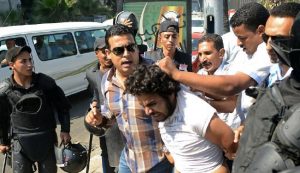 الشرطة المصرية تعتقل المتظاهرين المؤيدين لمرسي